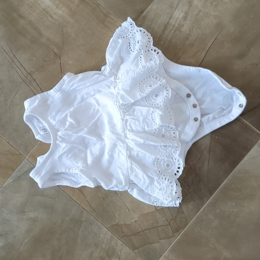 Baby Gap 6-12 month onesie